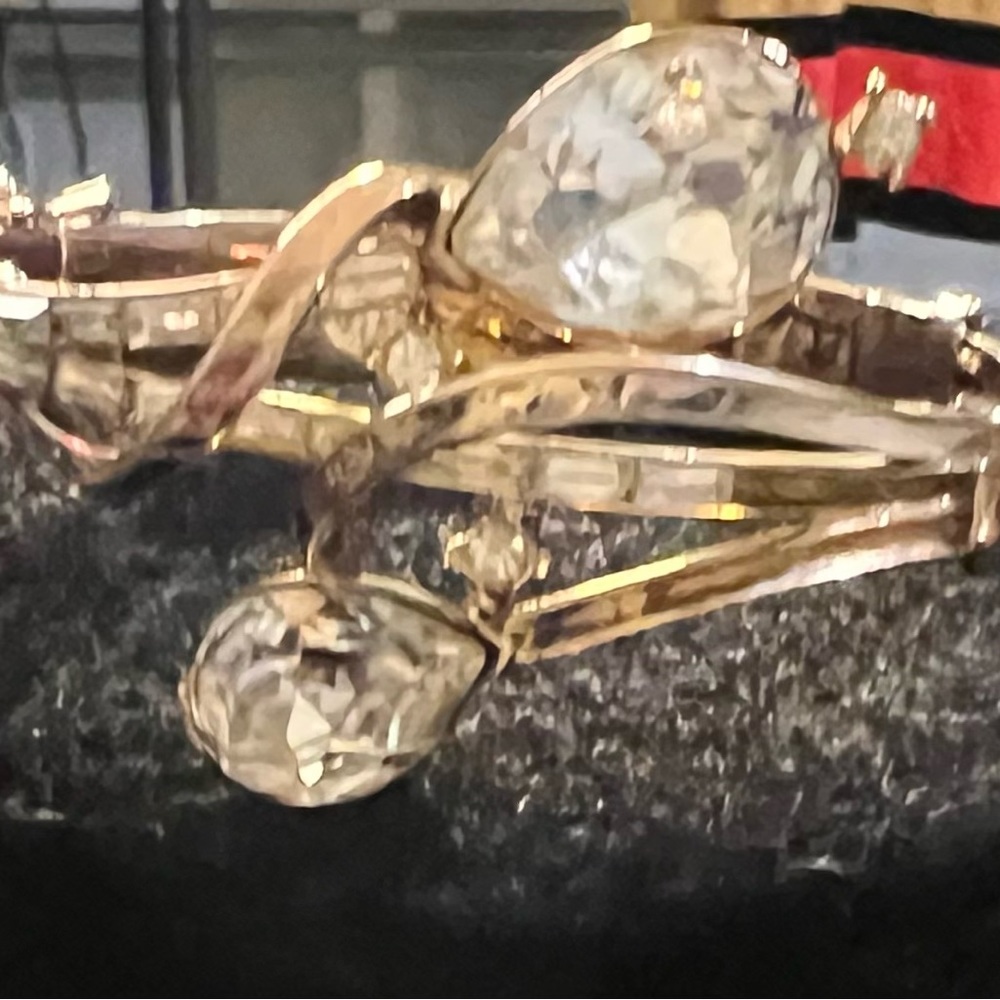 Vintage gold bangle